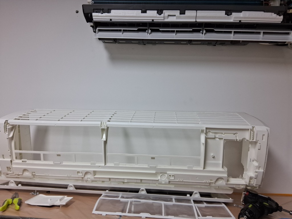 벽걸이 에어컨 분해 사진 2